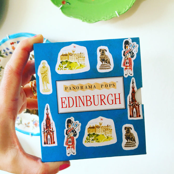 EDINBURGH: THREE DIMENSIONAL EXPANDING CITY SKYLINE POP UP BOOK